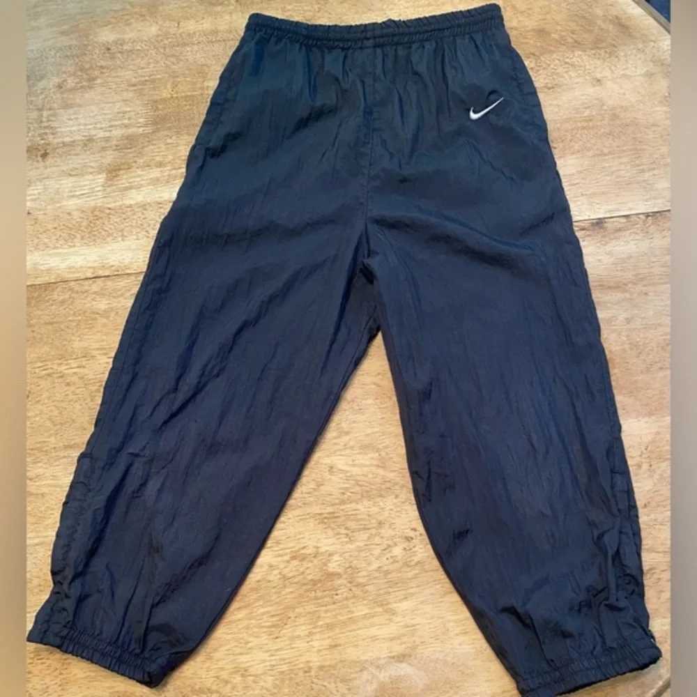Vintage Nike Youth Size 5/6 Unisex Black Nylon Joggers With Ankle Zippers‎